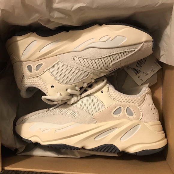Yeezy Shoes - Yeezy boost 700 size 5